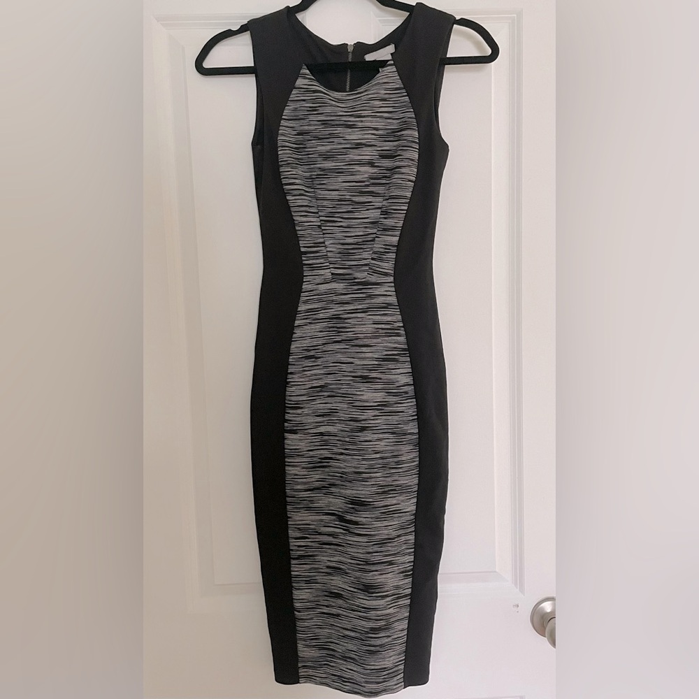 Elegant Black and Gray Sleeveless Dress